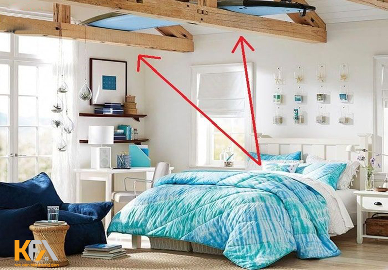 Giường ngủ đặt ngay dưới xà ngang sẽ khiến bạn khó đi vào giấc ngủ