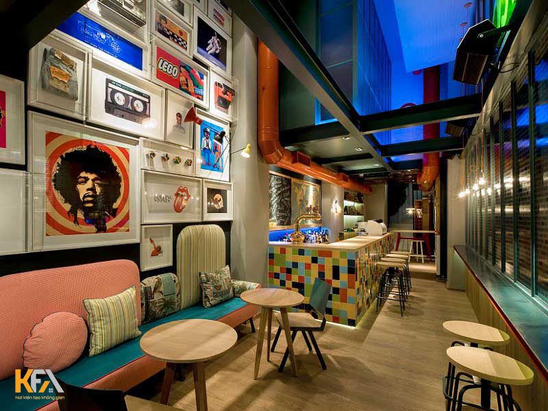 Thiết kế quán cafe nhỏ đa dạng màu sắc