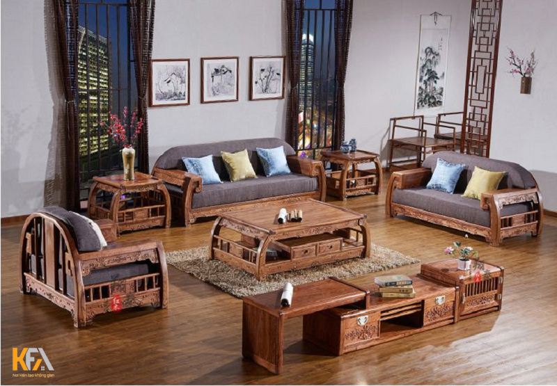 Bàn ghế gỗ giả cổ với họa tiết chạm khắc tinh tế, cầu kỳ Bàn ghế gỗ giả cổ với họa tiết chạm khắc tinh tế, cầu kỳ