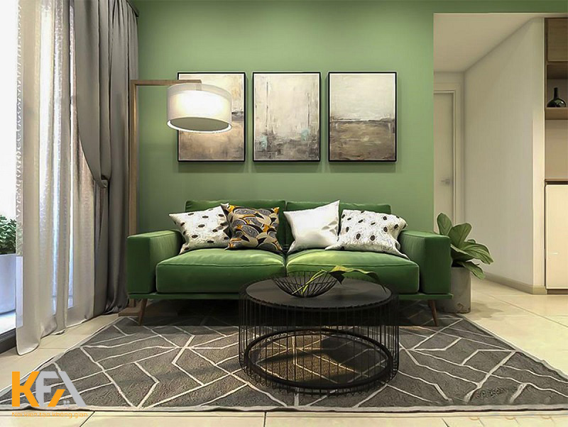 Màu xanh lá của bức tường và bộ ghế sofa giúp không gian trở nên tươi mát và trẻ trung hơn