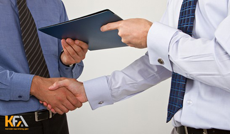 Ký kết hợp đồng trong quy trình thiết kế nội thất trọn gói