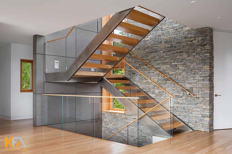 Cầu thang ngang chất liệu gỗ kết hợp với kính trong suốt