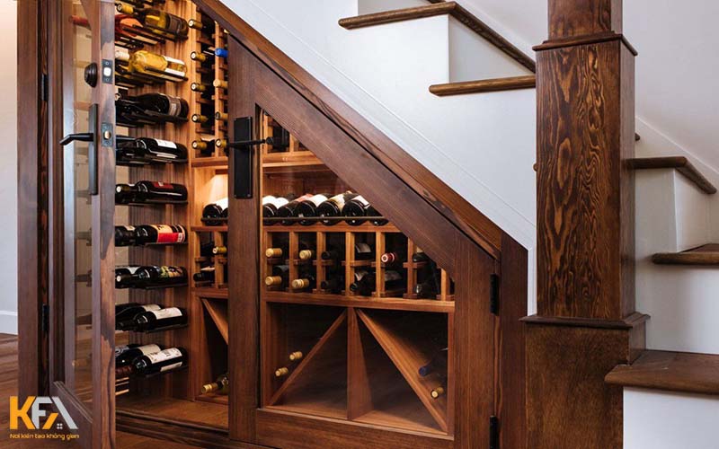 Trang trí gầm cầu thang với tủ trưng bày rượu sang trọng