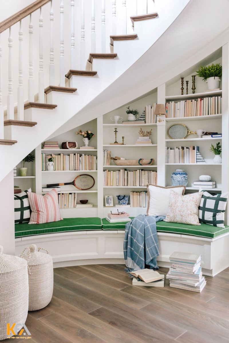 Thiết kế phòng đọc sách với không gian nhỏ dưới gầm cầu thang