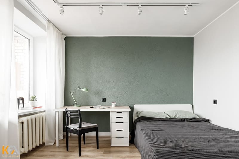 Phòng ngủ được thiết kế đơn giản với những gam màu đồng nhất của cả căn nhà