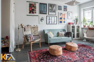 Decor phòng khách Vintage bằng chiếc thảm màu sắc nổi bật