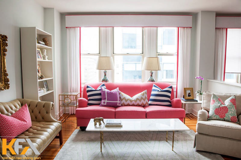 Để phòng khách thêm sự ấn tượng và thu hút thì bạn có thể sử dụng các món đồ nội thất có màu hồng