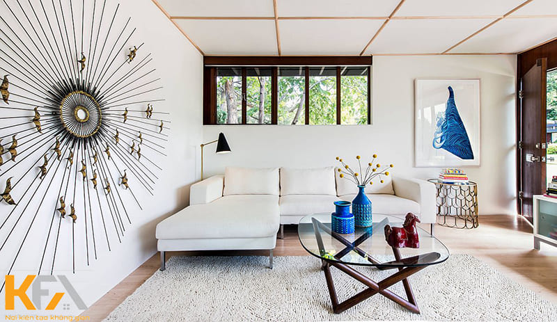 Với những không gian phòng khách màu trắng làm chủ đạo, khi bước vào, bạn sẽ có cảm giác thoải mái và thông thoáng hơn