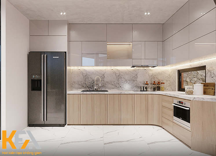 Tủ bếp được thiết kế linh hoạt để có thể bố trí tủ lạnh vừa vặn