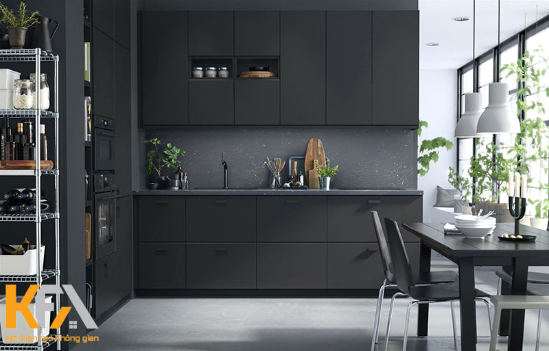 Tủ bếp gỗ màu đen phù hợp với nhiều phong cách khác nhau