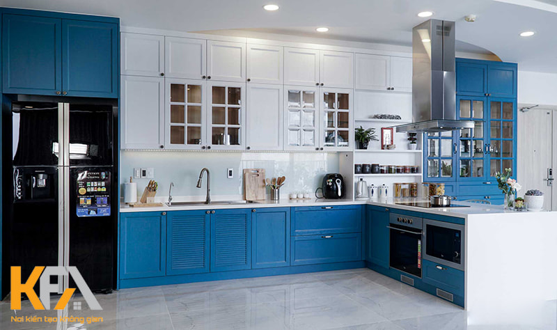Mẫu tủ bếp phong cách tân cổ điển màu trắng xanh