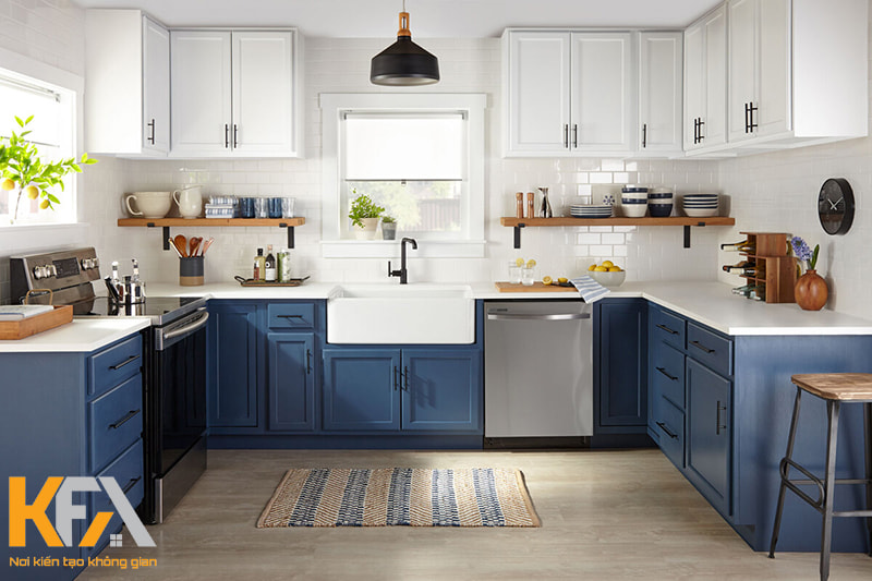 Tủ bếp xanh navy - trắng là một sự kết hợp hoàn hảo