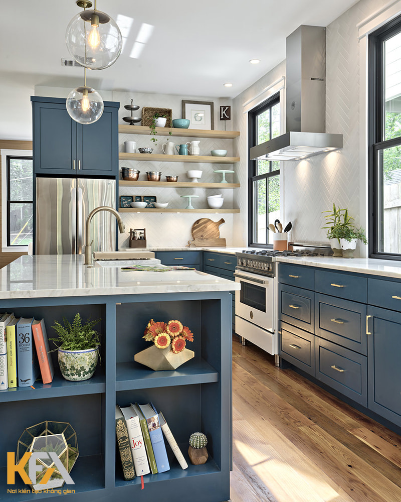 Tủ bếp màu xanh ghi được nhiều gia đình yêu thích vì đây là gam màu trung tính dễ ứng dụng