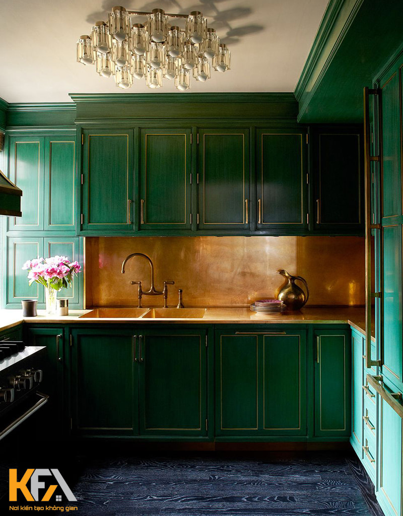 Mẫu tủ bếp màu xanh lá cây đậm phong cách tân cổ điển