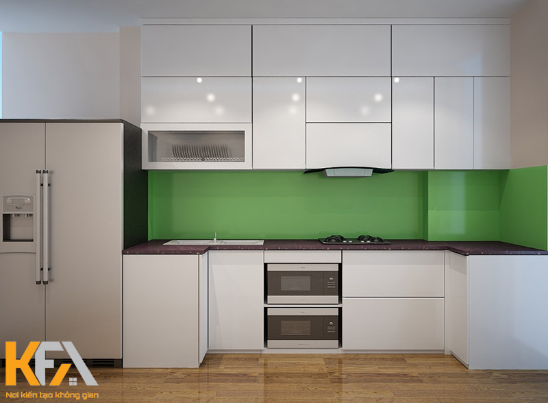 Tủ bếp nhựa Picomat màu trắng kết hợp với gạch ốp bếp xanh tạo nên cảm giác trẻ trung, năng động