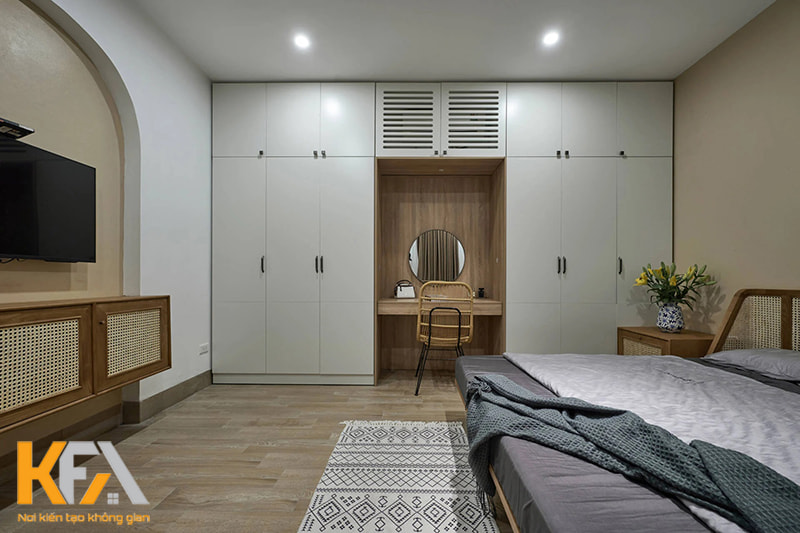 Căn phòng được thiết kế với ánh sáng nhẹ nhàng, vừa đủ để tạo nên một không gian bình yên, ấm cúng